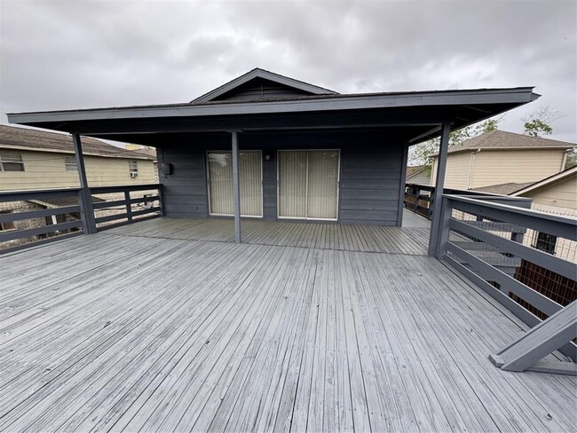 Building Photo - 9035 Hollock St