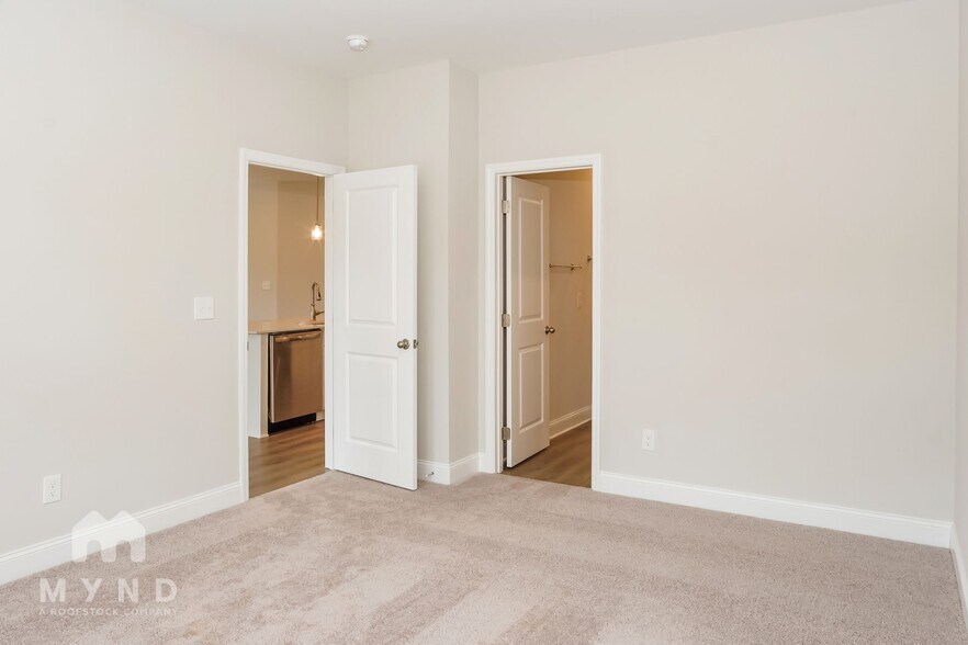 Building Photo - 219 Pine Is Ave