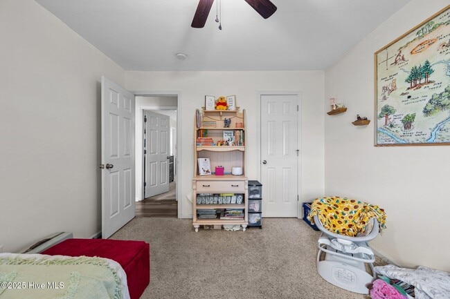 Building Photo - 1006 Hollyfield Ct