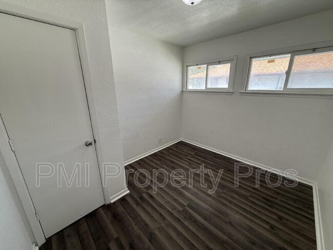 Building Photo - 5642 N 61st St