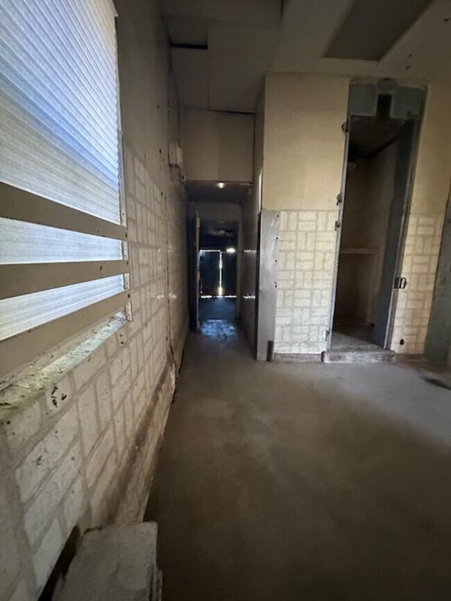 Building Photo - Large Garage in Palmyra/Campbelltown