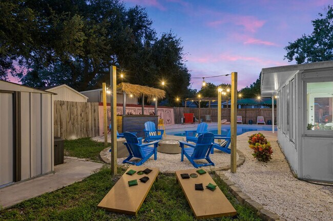 Building Photo - 7957 CottonWoode Dr