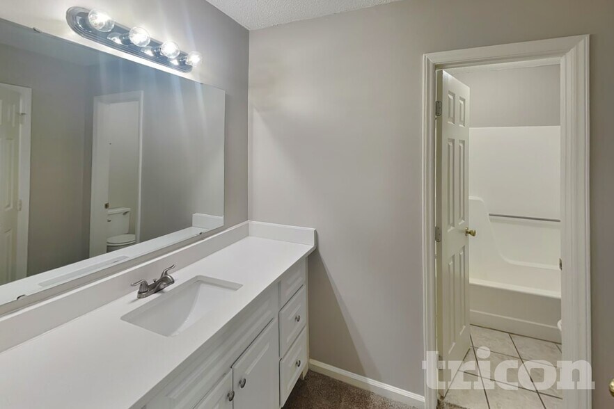 Building Photo - 7400 Palmetto Ct