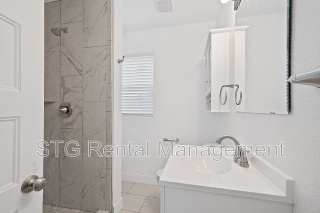 Building Photo - 300 W 100 N