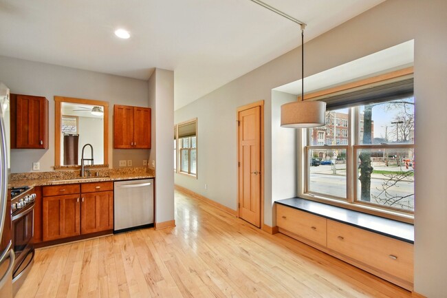 Building Photo - 2905 N Newhall St