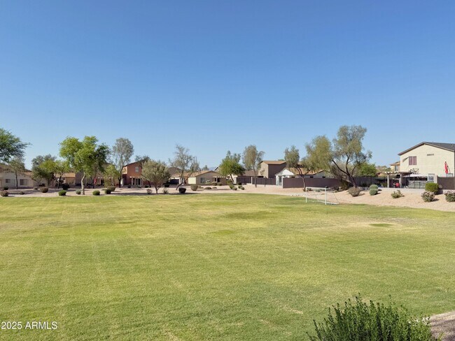 Building Photo - 2528 E Meadow Creek Way
