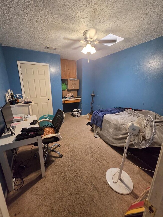 Building Photo - 8716 Clearbrook Trail