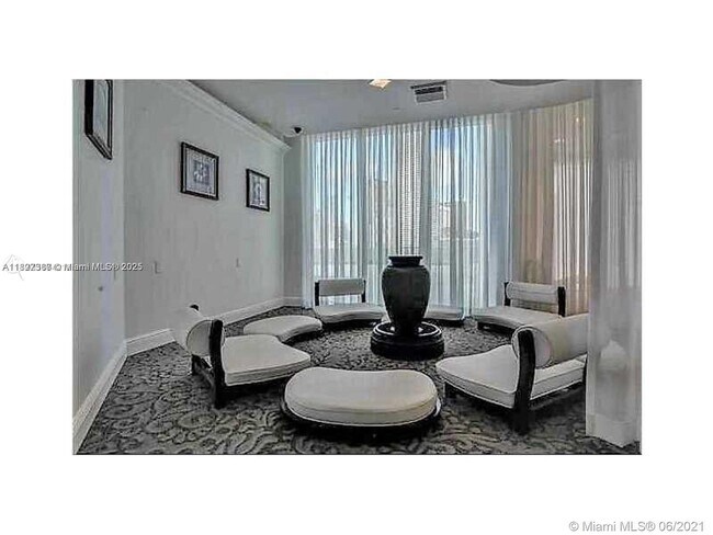 Building Photo - 350 S Miami Ave