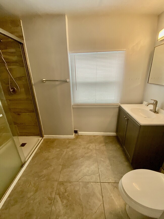 Building Photo - 2429 Mary Ave