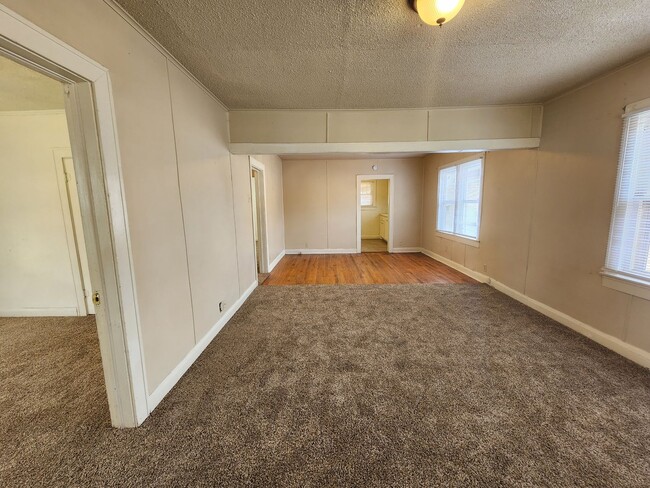 Building Photo - 2 bed 1 bath in Shawnee