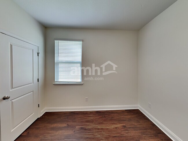 Building Photo - 507 Onate Cir