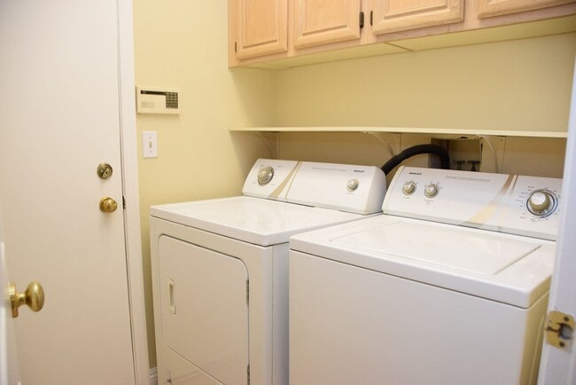 Building Photo - SPRING VALLEY 1 STORY HOME