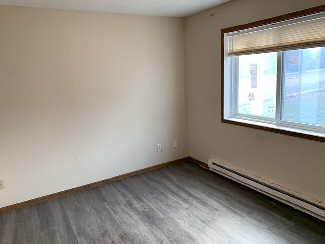 Building Photo - 2101 N Bryant Ave
