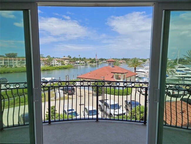 Building Photo - 503 S Tamiami Trl
