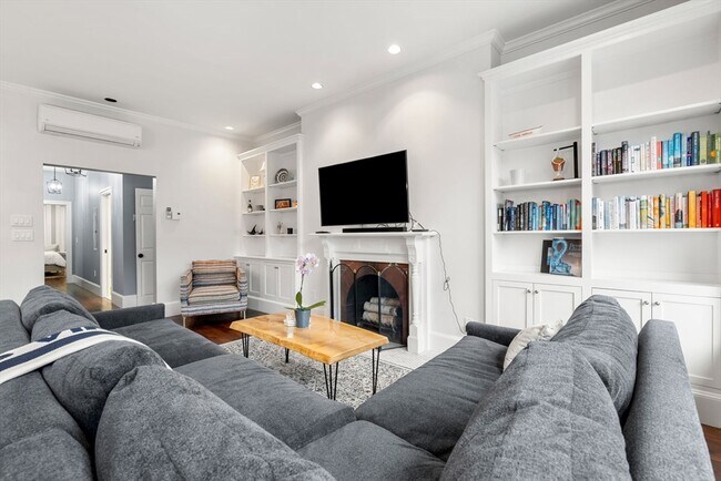 Building Photo - 461 Beacon St