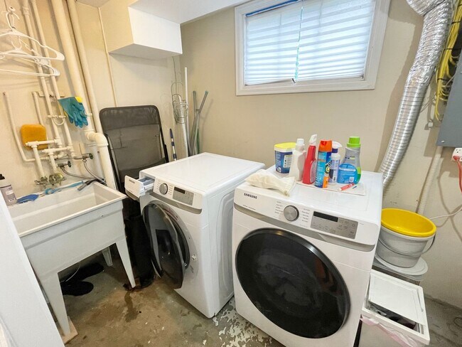 Building Photo - Elegant Three Bedroom Ravenna Home