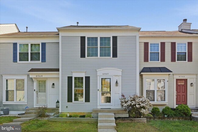 Building Photo - 6562 Old Carriage Ln