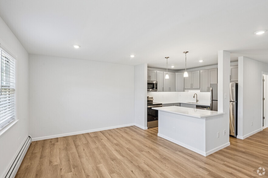 The Hampton 2BR, 2BA - 1,183SF - Dining Room - Heritage Oyster Bay