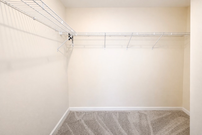 Building Photo - Gated Johns Creek End-Unit Townhome | 3BR / 3.5BA | Minutes to Avalon & GA-400