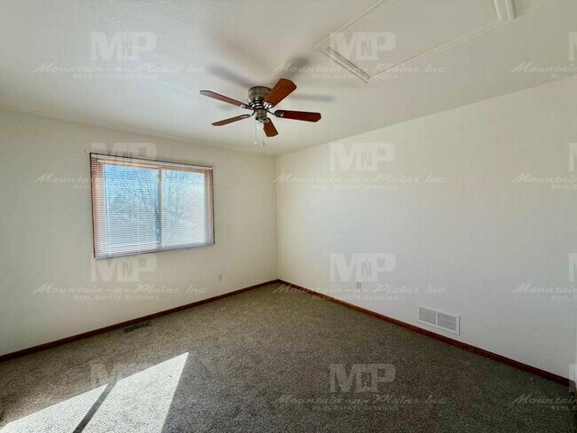 Building Photo - 4400 Vista Dr