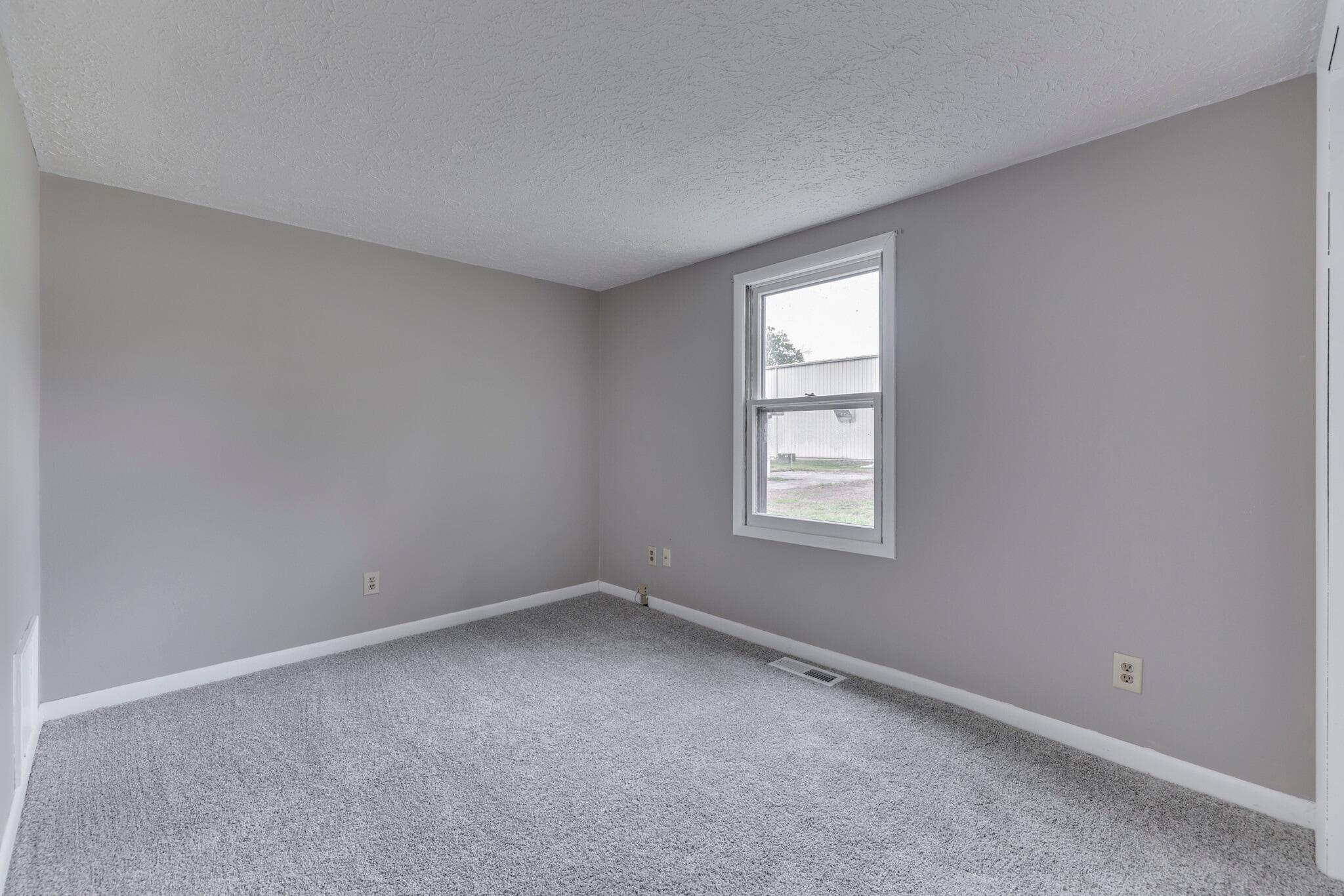 Building Photo - 398 2nd St