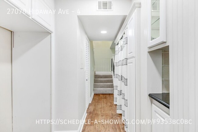 Building Photo - Beautiful 2 Bed + 1.5 Bath Townhome + Pati...