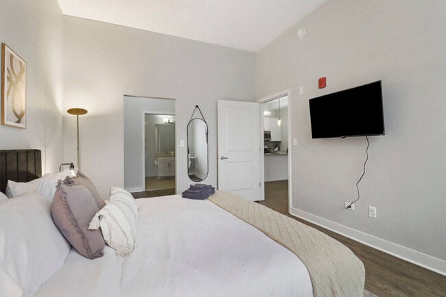 Building Photo - 256 N Addison Ave