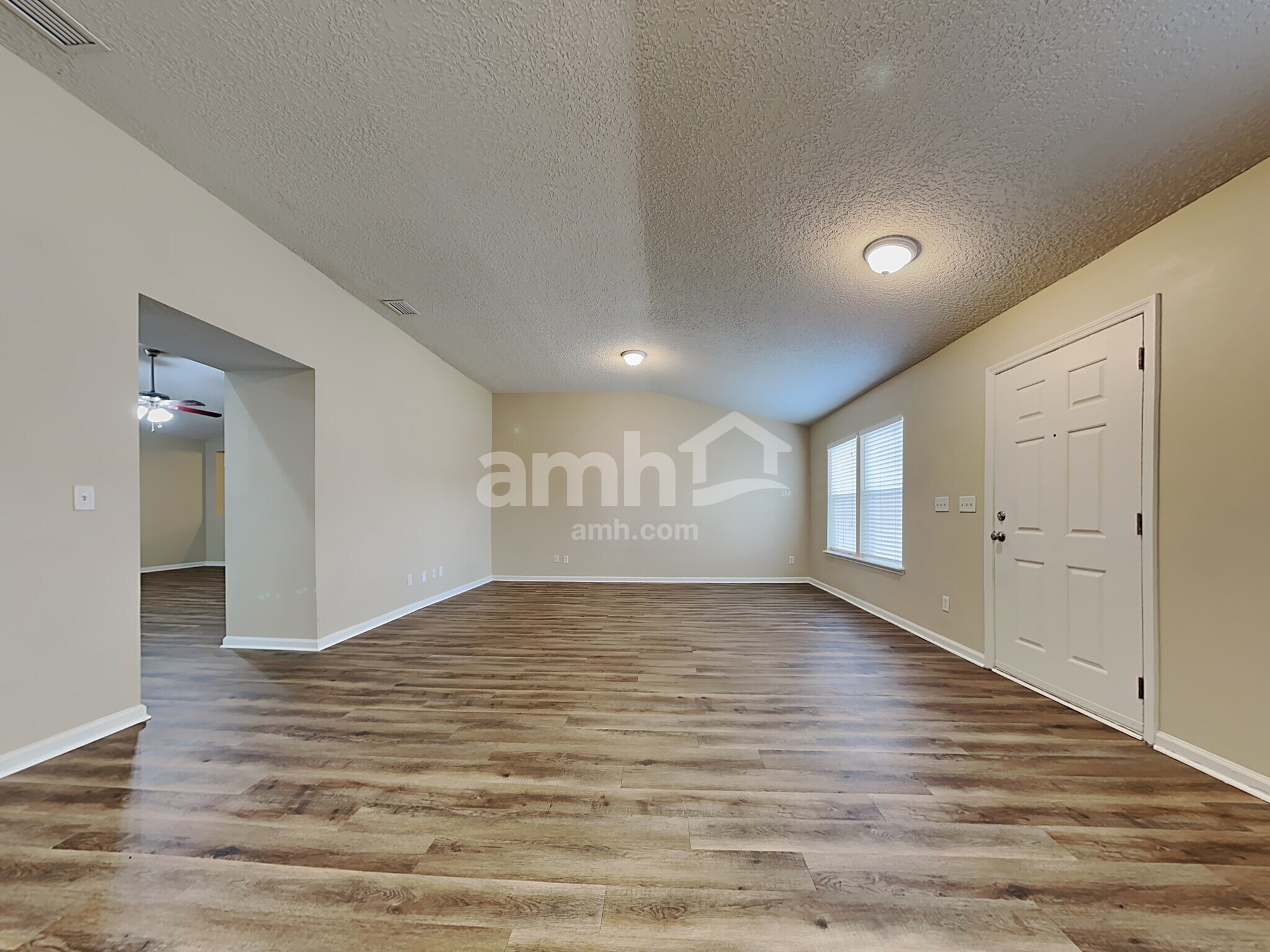 Building Photo - 12336 Deersong Dr N