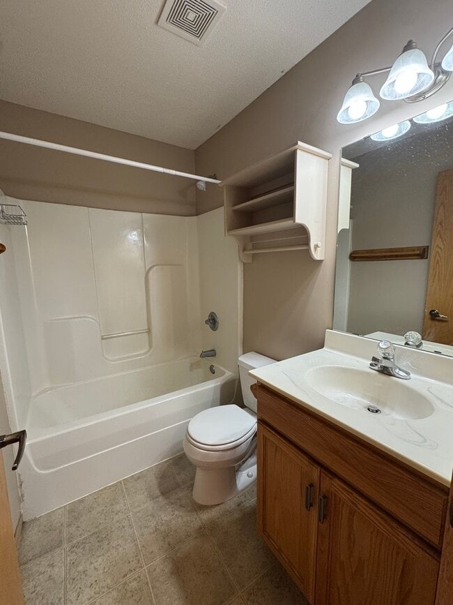 Building Photo - Townhome SW Rochester Mn 2 bedroom 2 bath ...