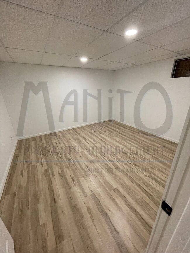 Building Photo - **COMING SOON** Large Clean Duplex