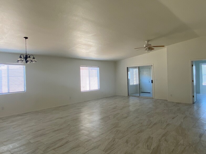 Building Photo - 3254 S Kennedy Park Hills Pl