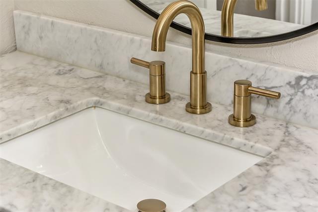 Building Photo - 7906 Royal Ln