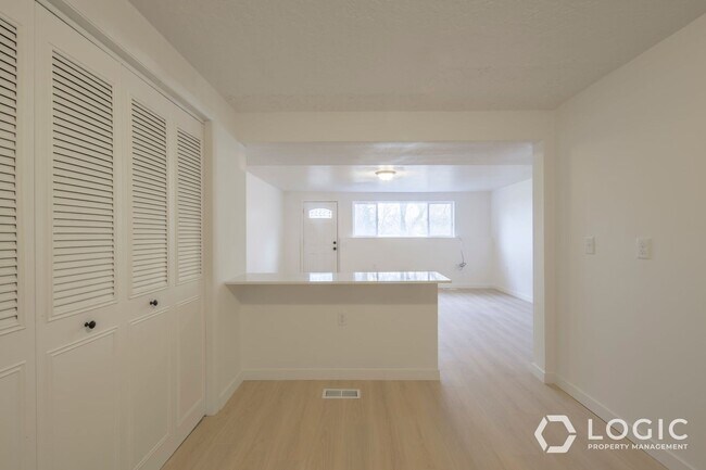 Building Photo - 3151 Quincy Ave