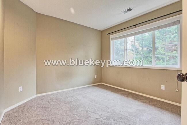 Building Photo - 5 Bed, 2.5 Baths Luxury Home in Murrayhill Near Cooper Mtn Parks