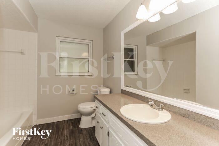 Building Photo - 800 Driftwood Pl