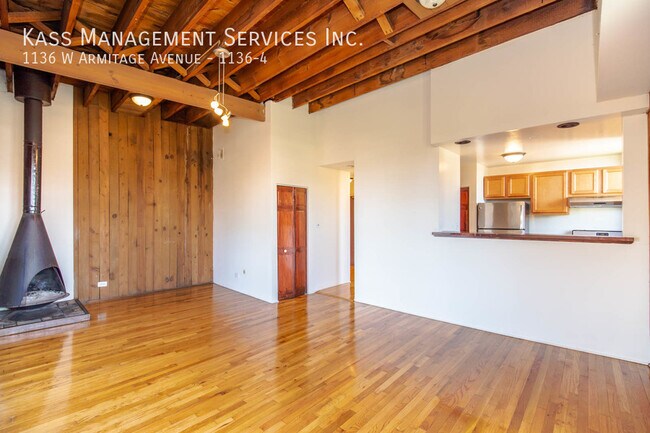 Building Photo - 1136 W Armitage Ave