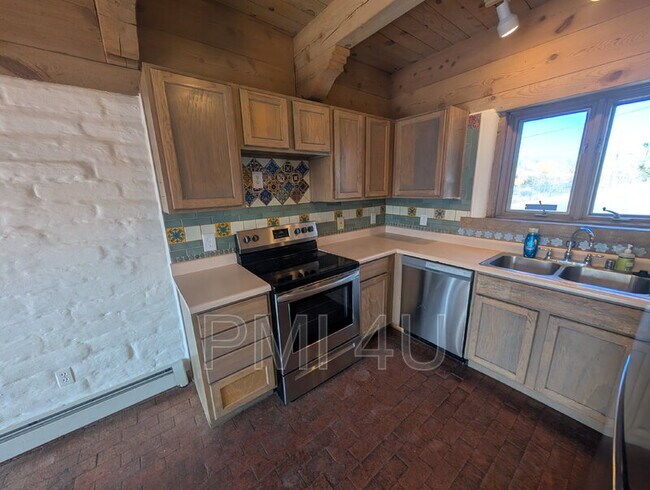 Building Photo - 2646 Floral Rd NW