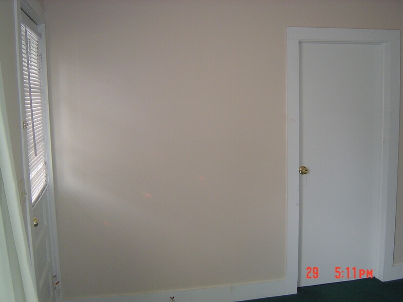 Building Photo - 172 S Branch St