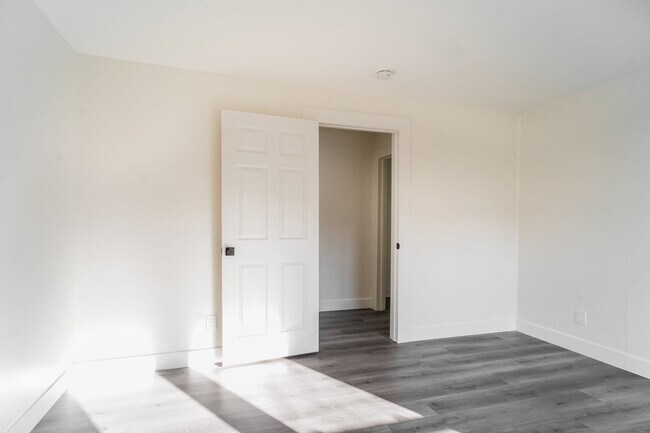 Building Photo - 135NE