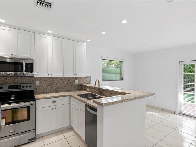 Building Photo - 911 Pizarro St