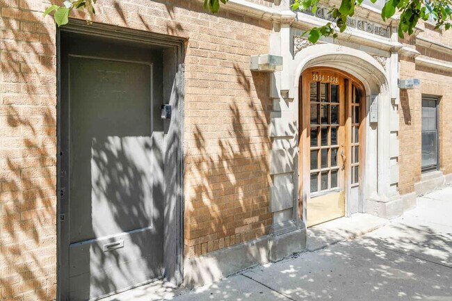 Building Photo - 3536 N Racine Ave