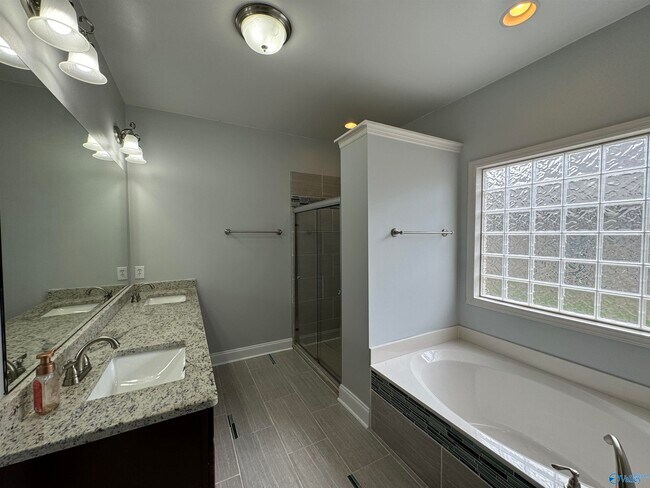 Building Photo - 418 Fern Terrace NW