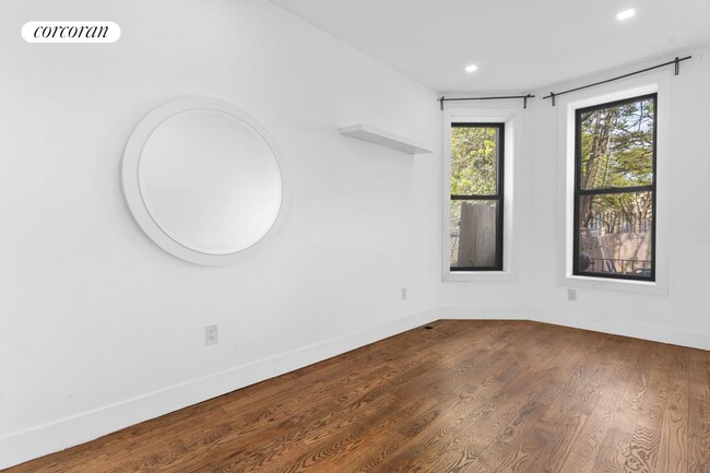 Building Photo - 297 Hinsdale St