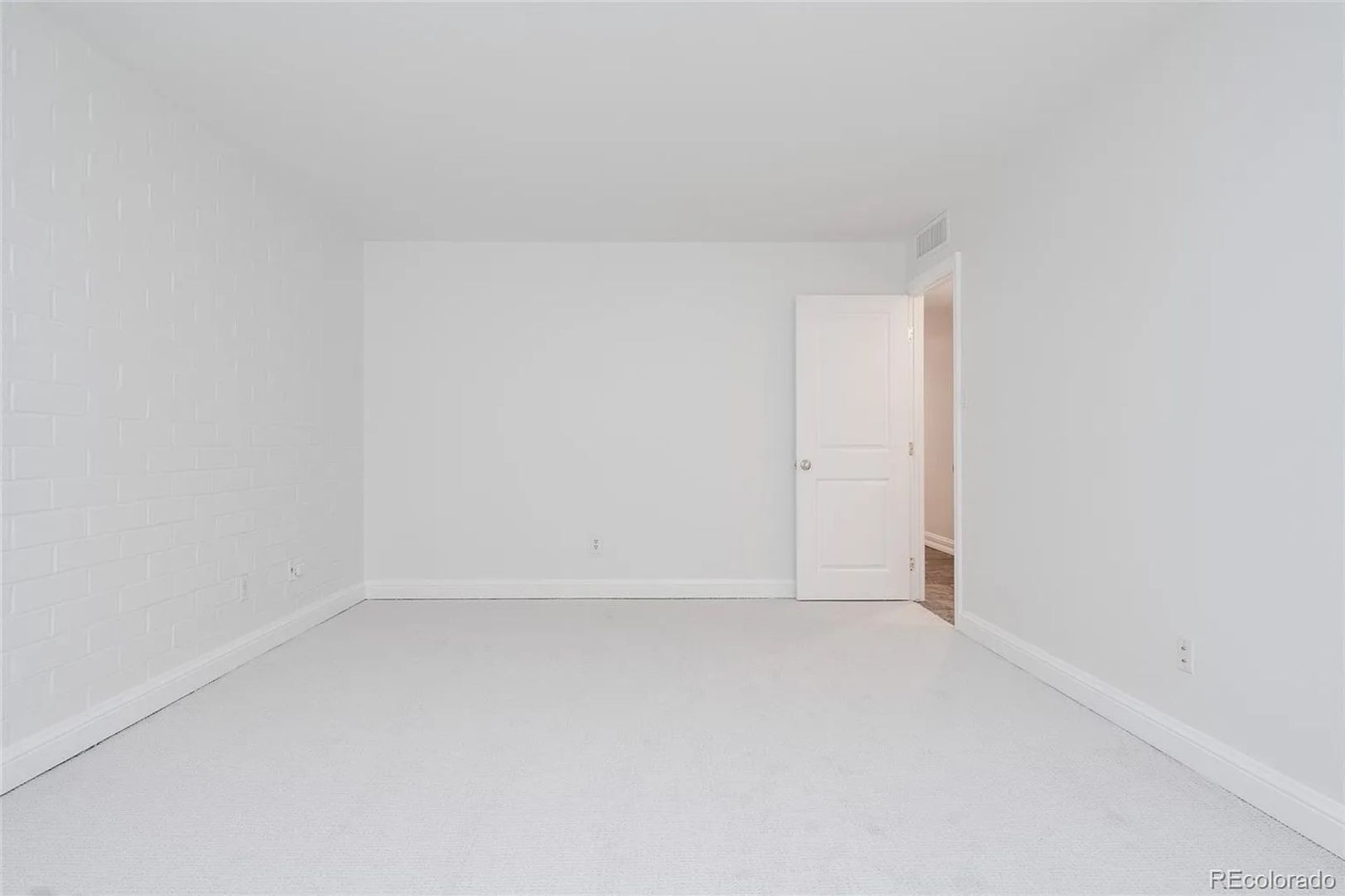 Building Photo - 420 S Marion St Pkwy
