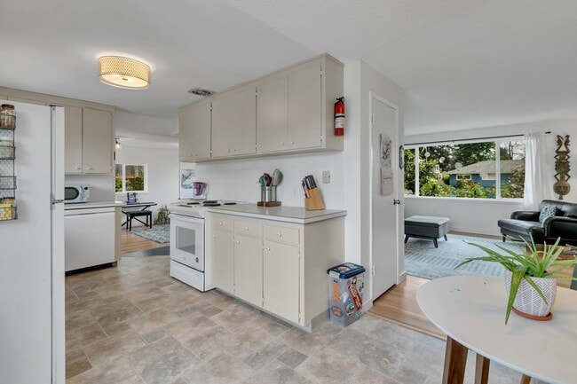Building Photo - Panoramic View Living in Des Moines