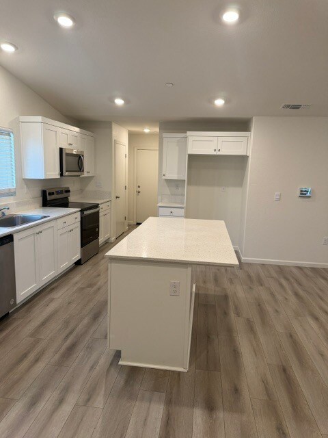 Building Photo - Newer Build, All Electric Home 5 Bedrooms, Loft, 3 bathrooms