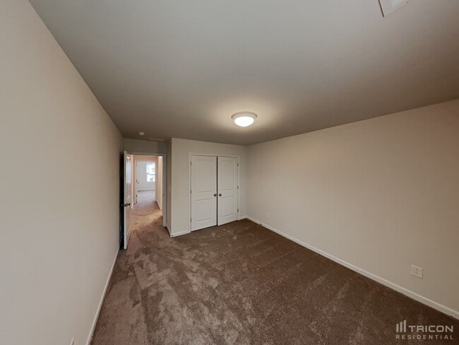 Building Photo - 3765 Streamside Dr