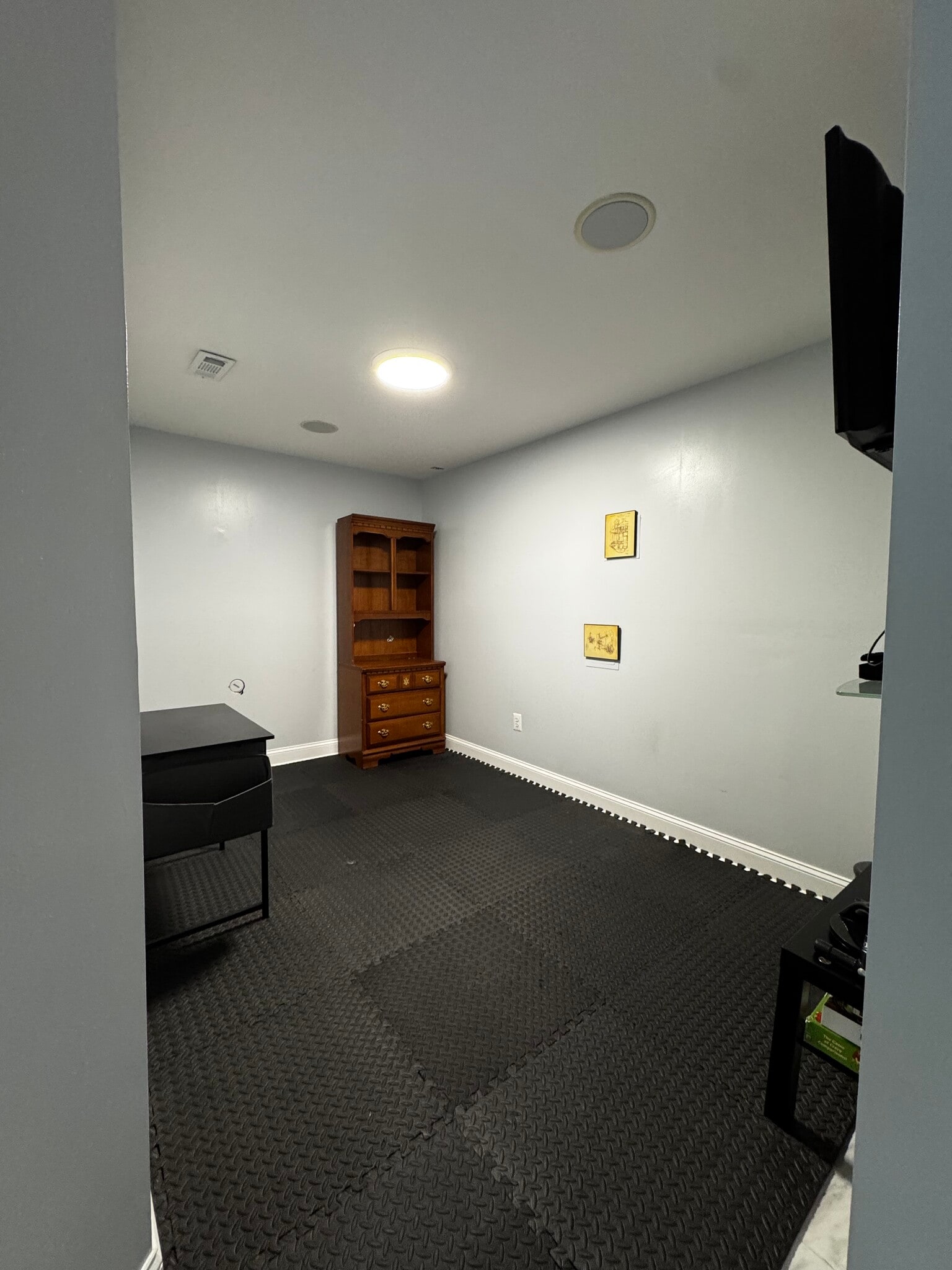 Living/Office Space with Storage - 6164 Deer Ridge Trl