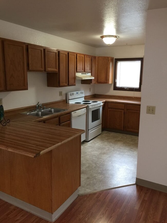 Building Photo - South Anchorage Beautiful 3 bed townhouse ...