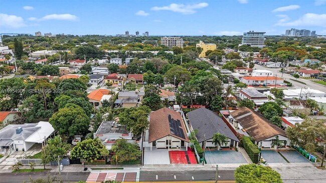 Building Photo - 1632 SW 19th Ter